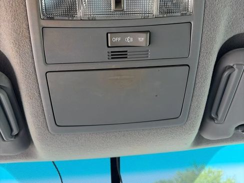 Used 2011 Toyota Highlander 4WD w/ Tow Pkg image 25
