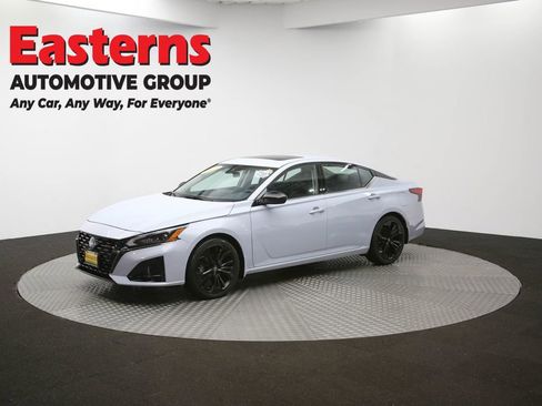 Used 2023 Nissan Altima 2.5 SR w/ SR Premium Package image 56