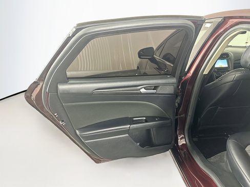 Used 2018 Ford Fusion SE w/ Equipment Group 201A image 28