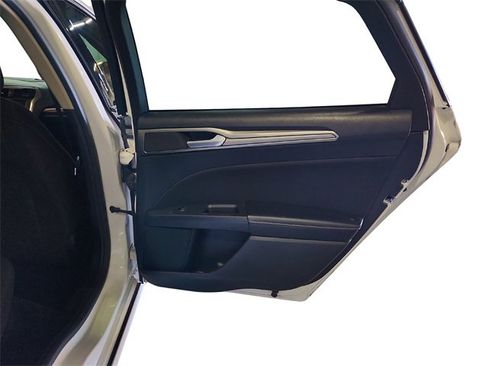 Used 2018 Ford Fusion SE w/ Fusion SE Technology Package image 24