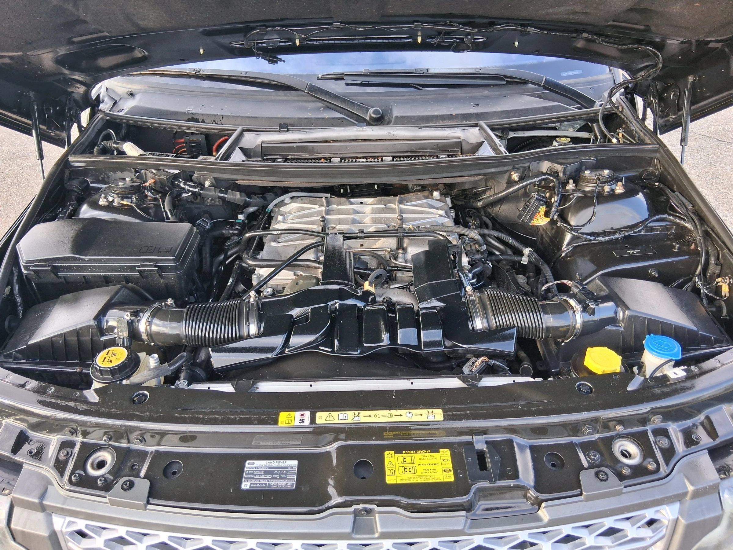 Used 2011 Land Rover Range Rover Supercharged AWD/4WD image 31