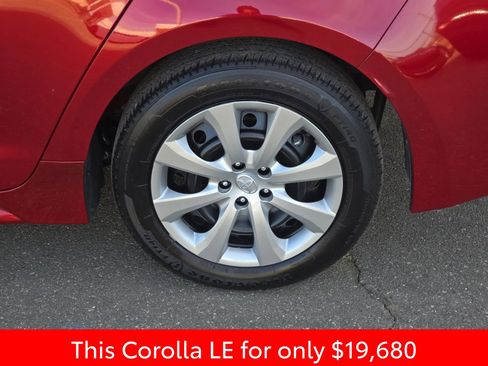 Used 2025 Toyota Corolla LE image 38