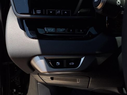 Used 2025 Lexus RX 450h AWD w/ Luxury Package image 13