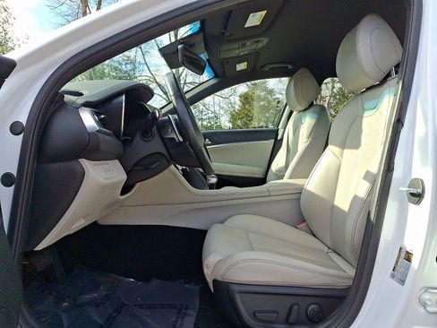 Used 2023 Genesis G70 2.0T image 14