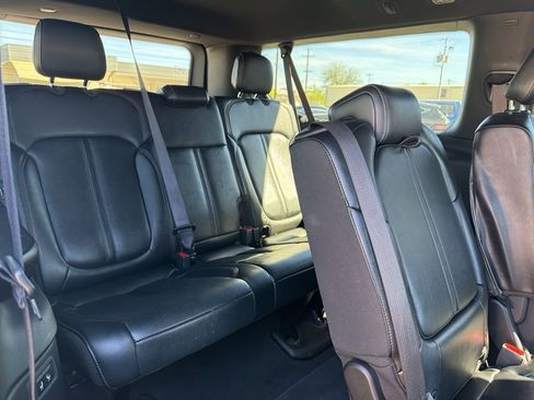 Used 2024 Jeep Wagoneer L Series II image 16