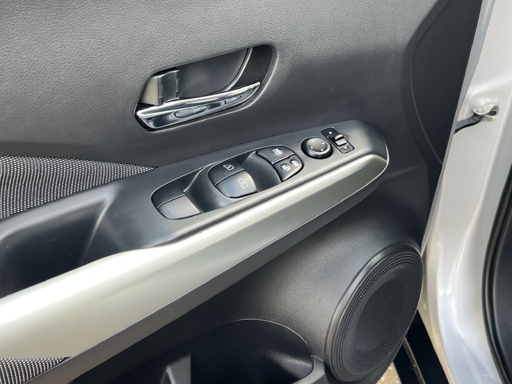 Used 2020 Nissan Kicks SV FWD image 6