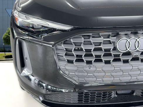 Used 2025 Audi Q5 Premium w/ Convenience Package image 10