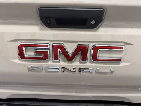 New 2026 GMC Canyon Denali image 11