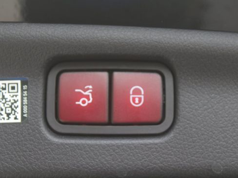 Certified 2025 Mercedes-Benz C 300 Sedan image 9