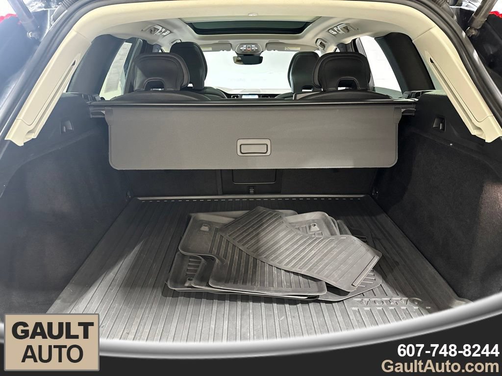 Used 2023 Volvo XC60 B5 Plus AWD/4WD image 16