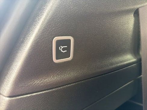Used 2019 Chrysler Pacifica Touring-L Plus w/ Advanced Safetytec Group FWD image 14