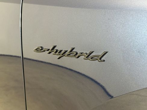 Used 2025 Porsche Cayenne E-Hybrid AWD/4WD image 9