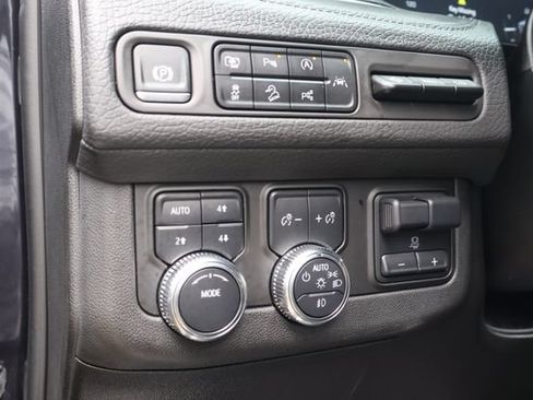 Used 2024 GMC Yukon Denali w/ Advanced Technology Package AWD/4WD image 27