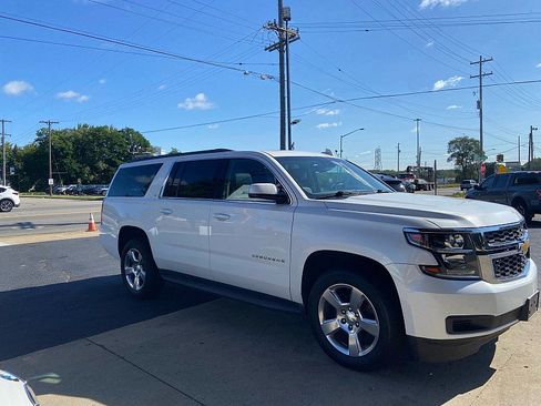 Used 2019 Chevrolet Suburban LT AWD/4WD image 4