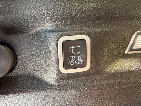 Used 2022 Jeep Grand Cherokee L Limited AWD/4WD image 21