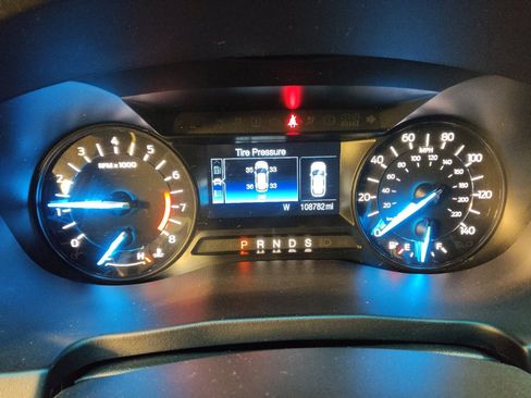 Used 2017 Ford Explorer XLT FWD image 23