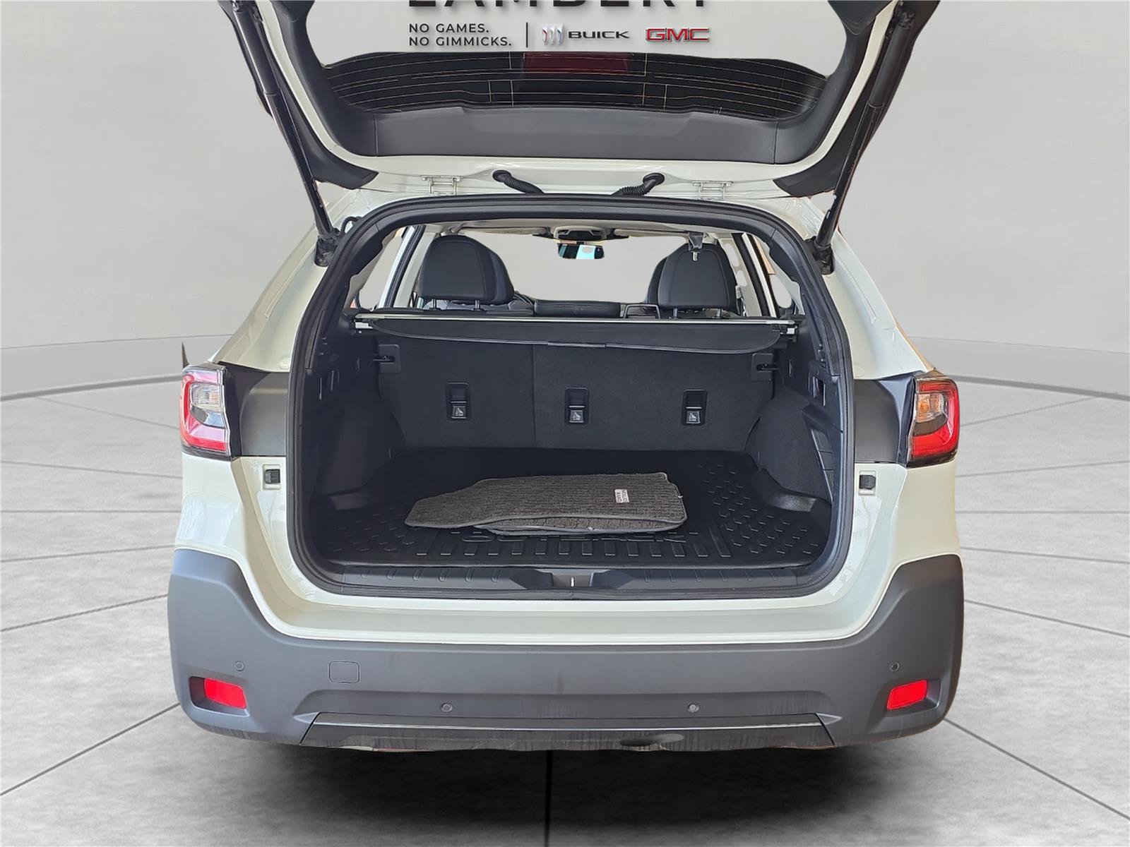 Used 2025 Subaru Outback Onyx Edition AWD/4WD image 9