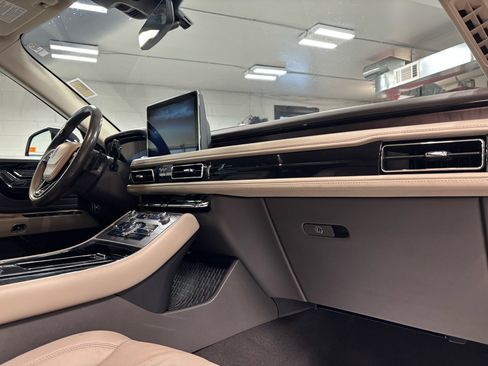 Used 2021 Lincoln Aviator Reserve w/ Equipment Group 201A image 12