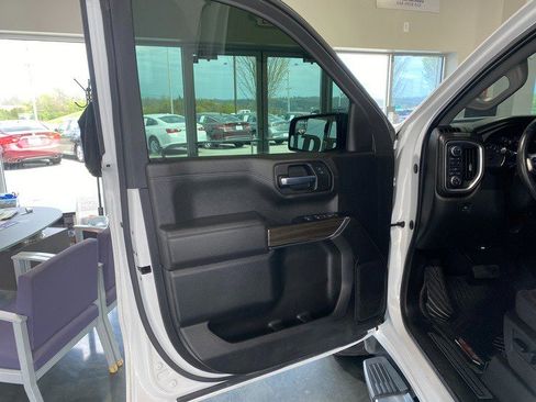 Used 2022 Chevrolet Silverado 1500 LT AWD/4WD image 11