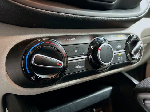 Used 2022 Kia Soul LX image 15