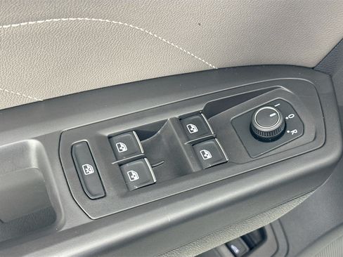 Used 2023 Volkswagen Atlas Cross Sport SE FWD image 17