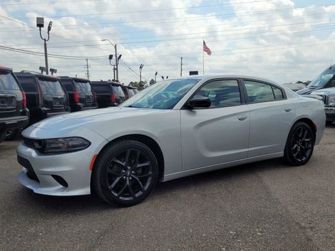 Used 2021 Dodge Charger SXT w/ Blacktop Package image 4