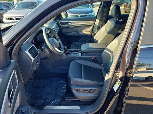 Certified 2023 Volkswagen Atlas Cross Sport SE w/ Panoramic Sunroof Package AWD/4WD image 19
