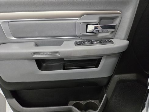 Used 2019 RAM 1500 Classic SLT RWD image 13