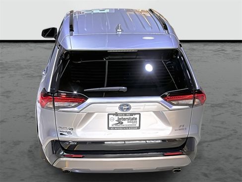 Used 2023 Toyota RAV4 SE image 3