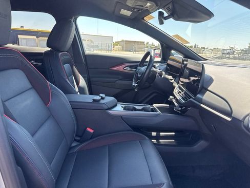 Certified 2024 Chevrolet Equinox EV RS FWD image 35
