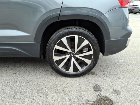 Used 2024 Volkswagen Taos SE FWD image 5