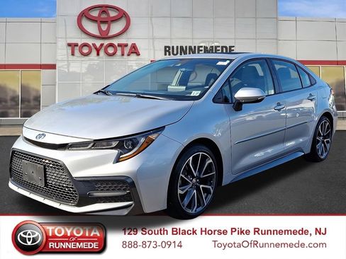 Certified 2022 Toyota Corolla SE w/ SE Premium Package FWD image 3