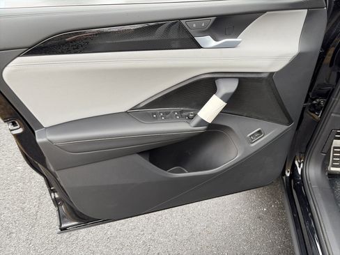 New 2026 Volkswagen Tiguan SE R-Line image 11