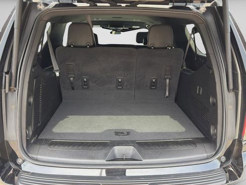 Used 2024 Chevrolet Suburban LT RWD image 14