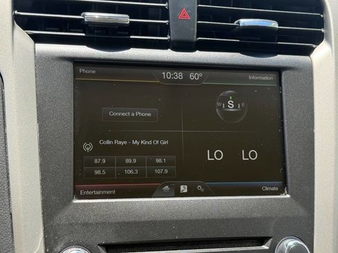 Used 2016 Ford Fusion SE FWD image 11