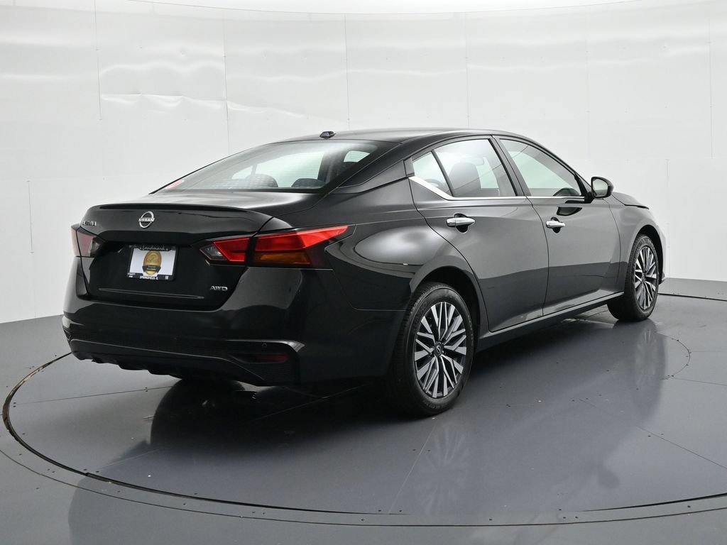 Used 2025 Nissan Altima 2.5 SV AWD/4WD image 6