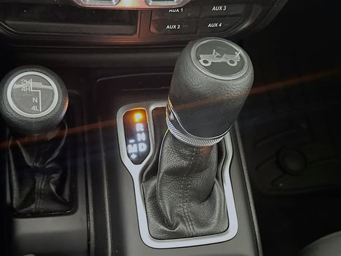 Used 2018 Jeep Wrangler Unlimited Sport S AWD/4WD image 23