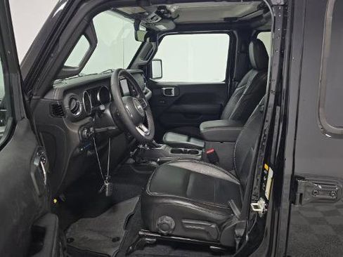 Used 2023 Jeep Wrangler Unlimited Sahara w/ Cold Weather Group image 6