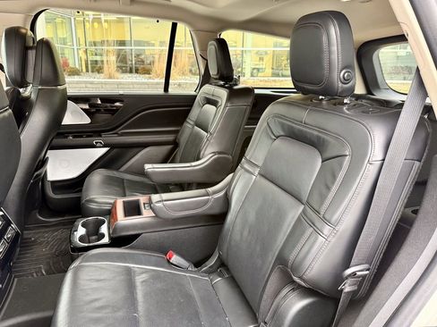 Used 2020 Lincoln Aviator Reserve w/ Equipment Group 202A image 10