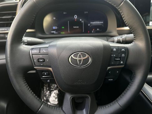 Used 2023 Toyota Crown XLE image 23