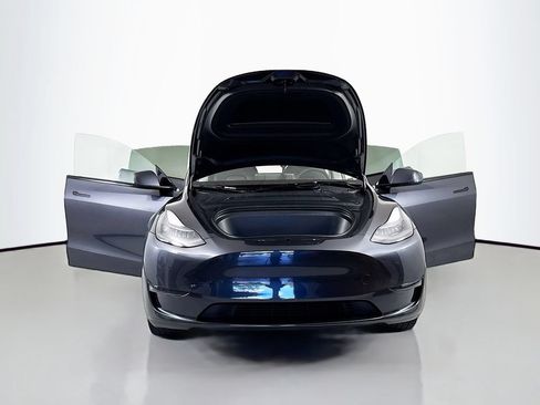 Used 2024 Tesla Model Y Long Range RWD image 27