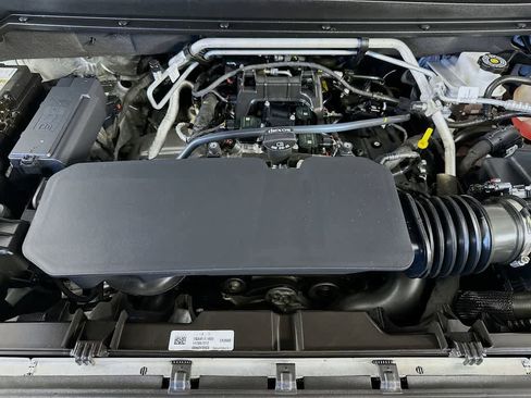 Used 2023 Chevrolet Colorado LT w/ LT Convenience Package AWD/4WD image 9
