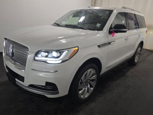 Used 2024 Lincoln Navigator Reserve w/ Equipment Group 201A image 2