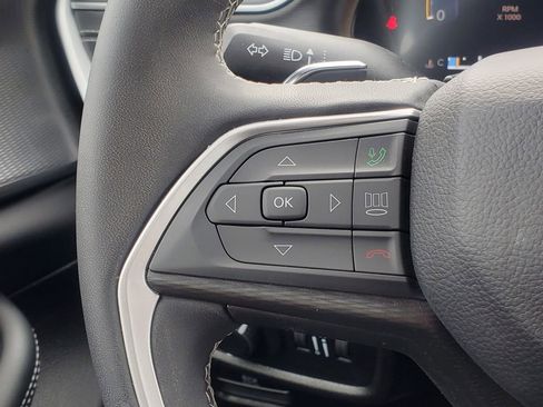 Used 2024 Jeep Grand Cherokee Laredo image 17