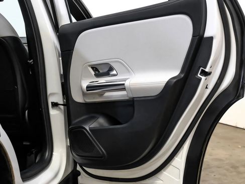 Used 2021 Mercedes-Benz GLA 250 4MATIC image 37