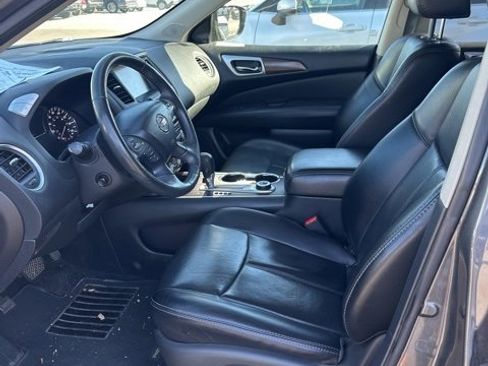 Used 2017 Nissan Pathfinder Platinum w/ Family Entertainment Package image 7