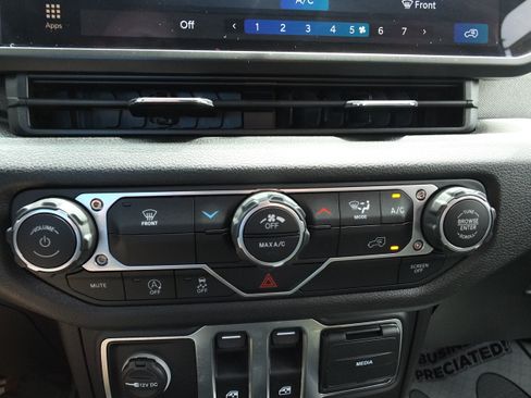 Used 2025 Jeep Wrangler Sport AWD/4WD image 24