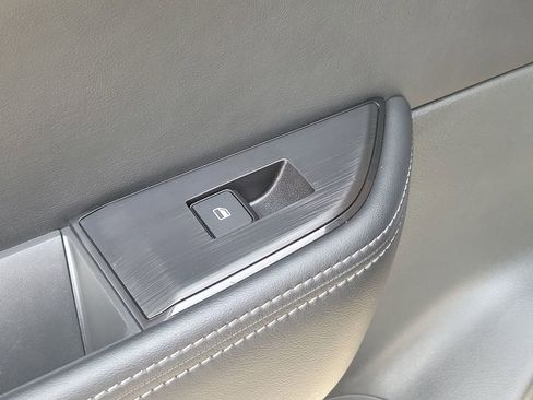 Used 2025 Nissan Rogue SV image 21