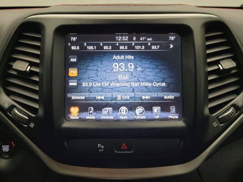 Used 2018 Jeep Cherokee Trailhawk w/ Cold Weather Group image 25