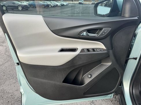 Used 2022 Chevrolet Equinox LT w/ Driver Convenience Package image 13